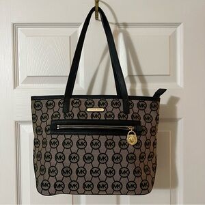 Michael Kors Kempton Monogram Logo Signature Tote - Shoulder Bag